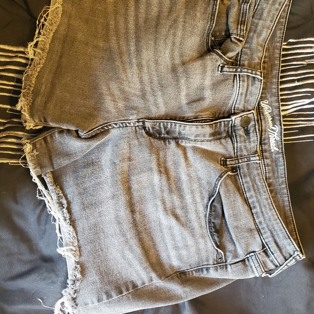Shorts - Picture 3 of 5